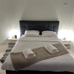 Prachtige In Centrum Met Badkamer ! Appartamento